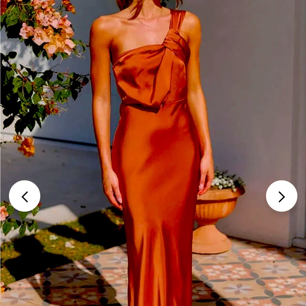 Long satin dress never worn size M. Fits like a small.